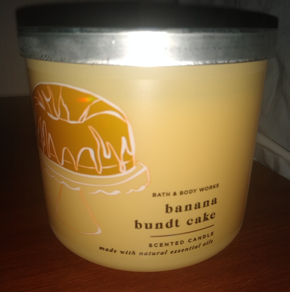 Bath & Body Works Banana Bundt Cake 3 Wick candle